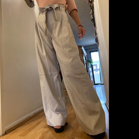 ‼️SOLD‼️ Exquisite 100% Leather Pants - Picture 4 of 9